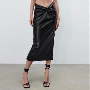 Zara - 🖤 Sexy Faux Leather Midi Skirt (NEW WITH TAGS)